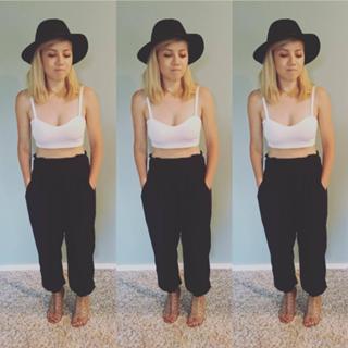 Jennette McCurdy feet photo thumbnail