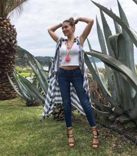Athina Oikonomakou feet photo thumbnail
