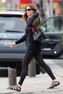 Liv Tyler feet photo thumbnail