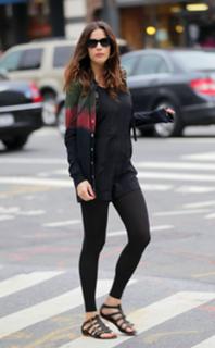 Liv Tyler feet photo thumbnail