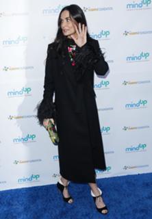 Demi Moore feet photo thumbnail