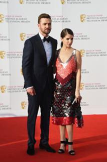 Anna Kendrick feet photo thumbnail