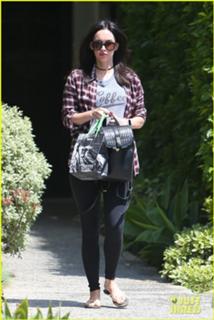 Megan Fox feet photo thumbnail