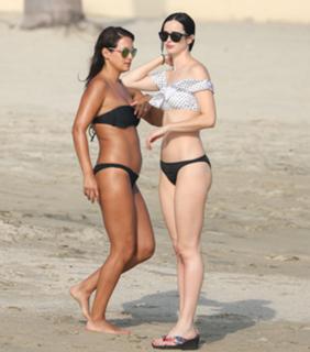 Krysten Ritter feet photo thumbnail