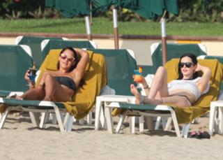 Krysten Ritter feet photo thumbnail