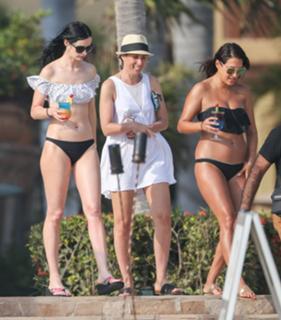 Krysten Ritter feet photo thumbnail