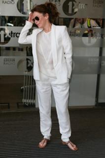 Anna Friel feet photo thumbnail