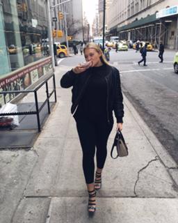 Iskra Lawrence feet photo thumbnail