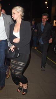 Jennifer Lawrence feet photo thumbnail