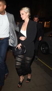 Jennifer Lawrence feet photo thumbnail