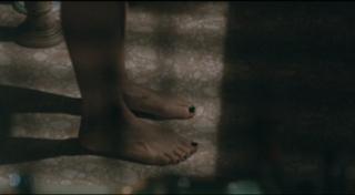 Mena Suvari feet photo thumbnail