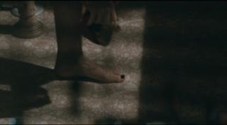 Mena Suvari feet photo thumbnail