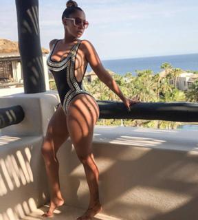 La La Anthony feet photo thumbnail