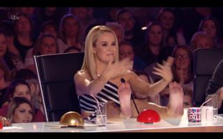 Amanda Holden feet photo thumbnail