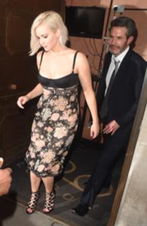 Jennifer Lawrence feet photo thumbnail