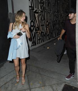 Katharine McPhee feet photo thumbnail