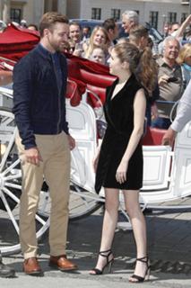 Anna Kendrick feet photo thumbnail