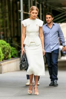 Gigi Hadid feet photo thumbnail