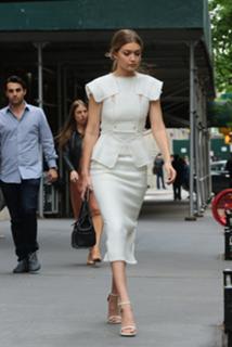 Gigi Hadid feet photo thumbnail