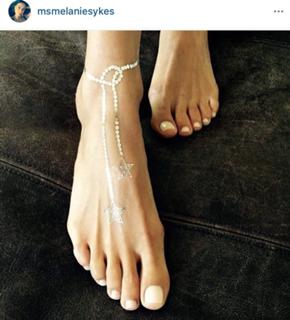 Melanie Sykes feet photo thumbnail