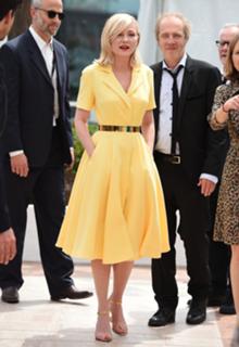 Kirsten Dunst feet photo thumbnail