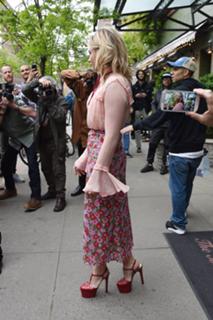 Chloë Grace Moretz feet photo thumbnail