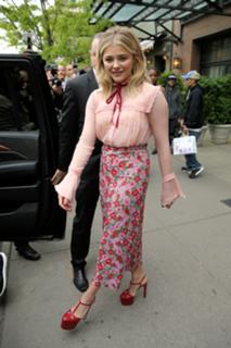 Chloë Grace Moretz feet photo thumbnail