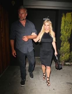 Jessica Simpson feet photo thumbnail