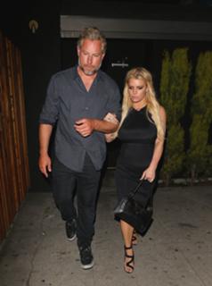 Jessica Simpson feet photo thumbnail