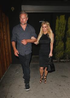 Jessica Simpson feet photo thumbnail
