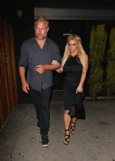 Jessica Simpson feet photo thumbnail