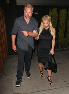 Jessica Simpson feet photo thumbnail