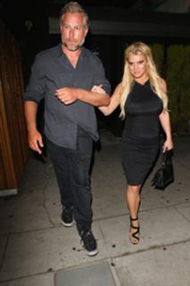 Jessica Simpson feet photo thumbnail