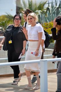 Kristen Stewart feet photo thumbnail