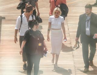 Kristen Stewart feet photo thumbnail