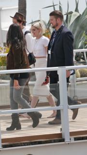 Kristen Stewart feet photo thumbnail