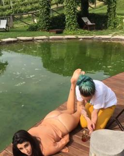 Valentina Vignali feet photo thumbnail
