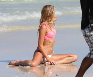 Elsa Hosk feet photo thumbnail