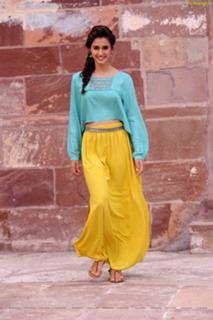 Disha Patani feet photo thumbnail