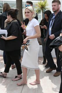 Kristen Stewart feet photo thumbnail