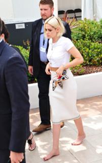 Kristen Stewart feet photo thumbnail