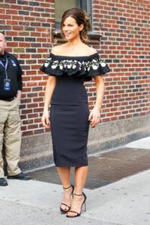 Kate Beckinsale feet photo thumbnail