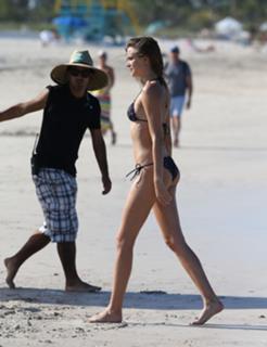 Josephine Skriver feet photo thumbnail