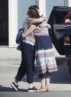 Anne Hathaway feet photo thumbnail