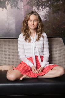 Brie Larson feet photo thumbnail
