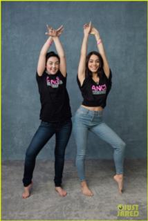 Vanessa Hudgens feet photo thumbnail