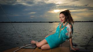 Katharine McPhee feet photo thumbnail