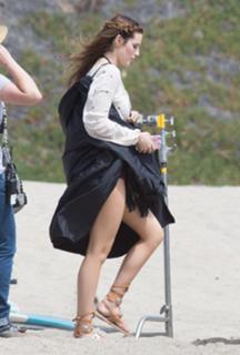 Bella Thorne feet photo thumbnail