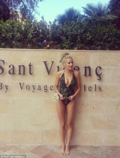 Pixie Lott feet photo thumbnail