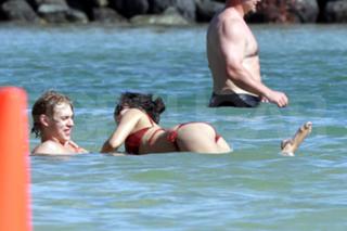 Vanessa Hudgens feet photo thumbnail